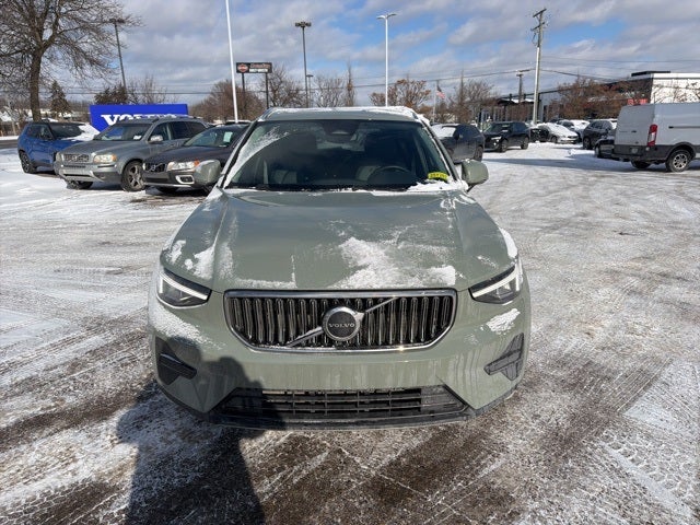 2025 Volvo XC40 B5 Core