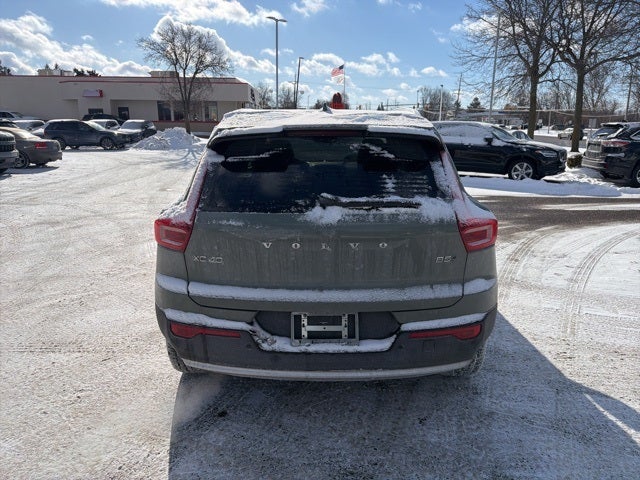 2025 Volvo XC40 B5 Core
