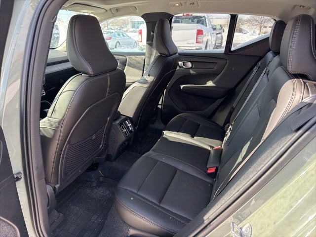 2025 Volvo XC40 B5 Core