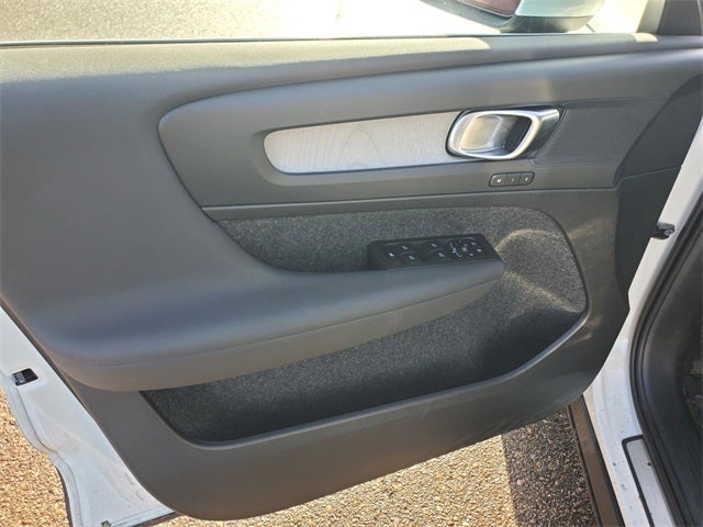 2025 Volvo XC40 B5 Core