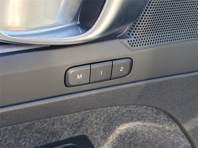 2025 Volvo XC40 B5 Core