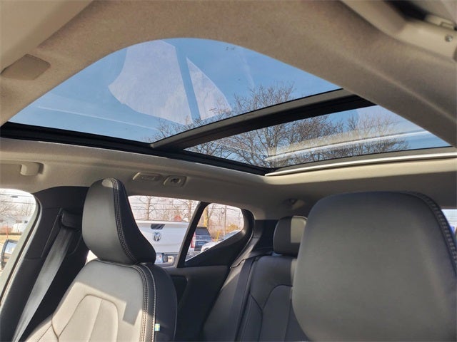 2025 Volvo XC40 B5 Core