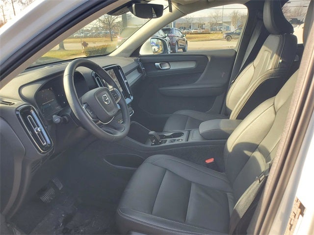 2025 Volvo XC40 B5 Core