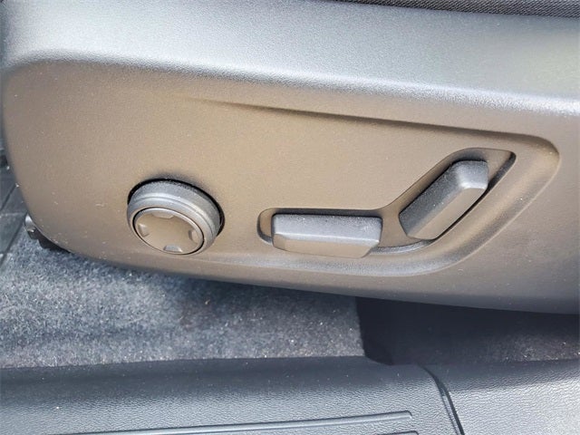 2025 Volvo XC40 B5 Core