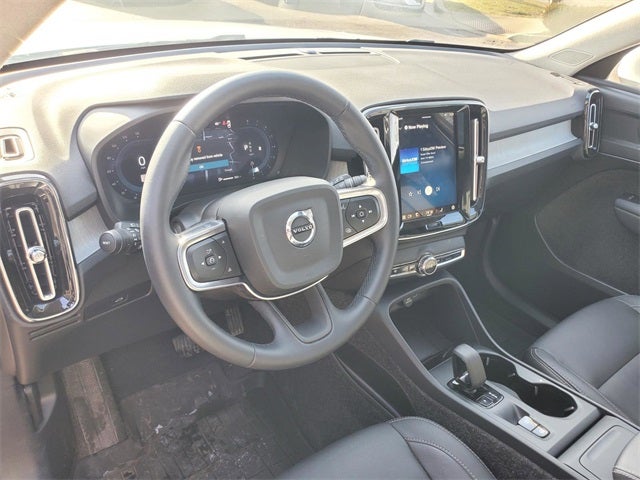 2025 Volvo XC40 B5 Core