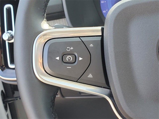 2025 Volvo XC40 B5 Core