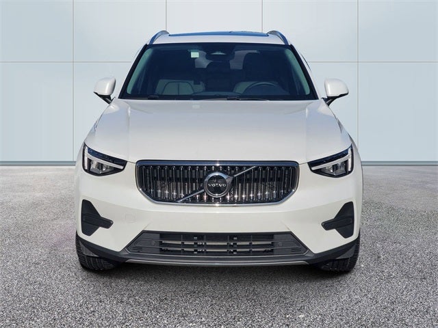 2025 Volvo XC40 B5 Core