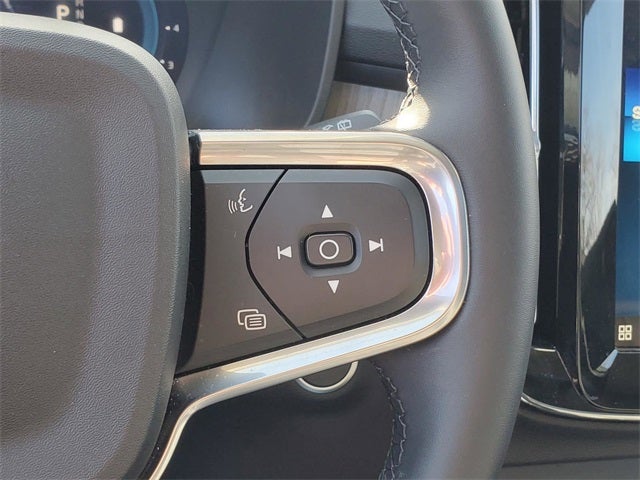 2025 Volvo XC40 B5 Core