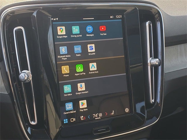 2025 Volvo XC40 B5 Core