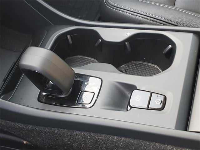 2025 Volvo XC40 B5 Core