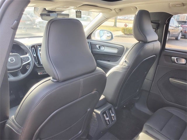 2025 Volvo XC40 B5 Core