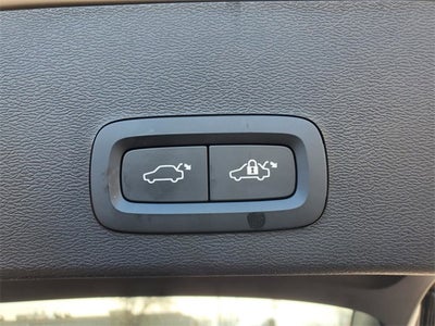 2025 Volvo XC40 B5 Core