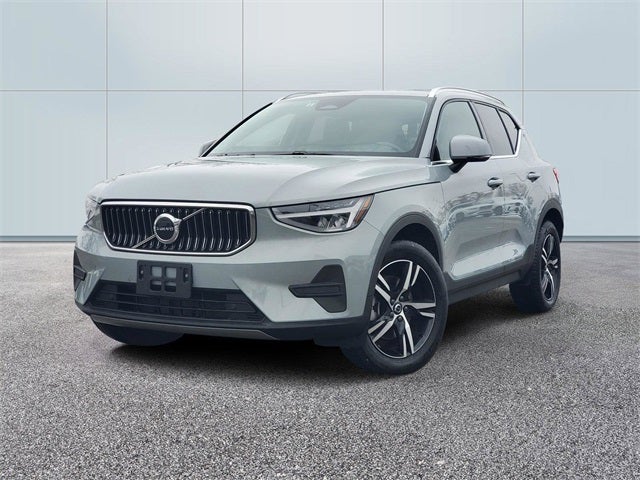 2025 Volvo XC40 B5 Core