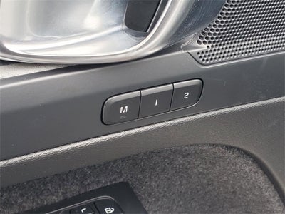 2025 Volvo XC40 B5 Core