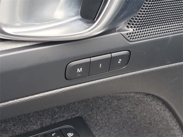 2025 Volvo XC40 B5 Core