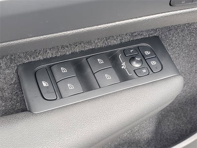 2025 Volvo XC40 B5 Core