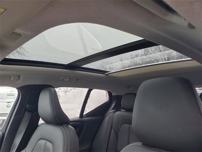 2025 Volvo XC40 B5 Core