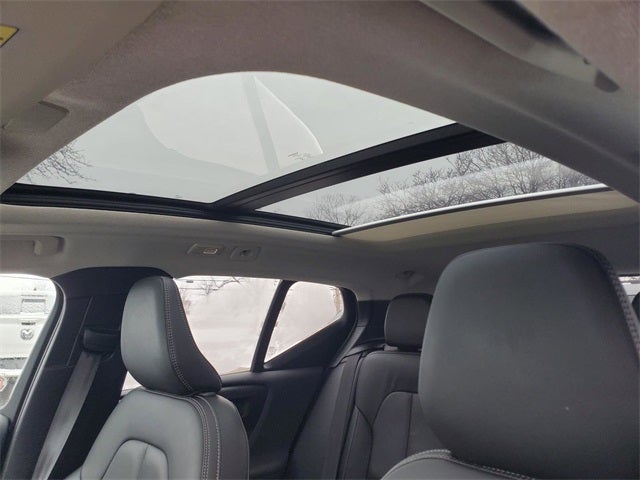 2025 Volvo XC40 B5 Core