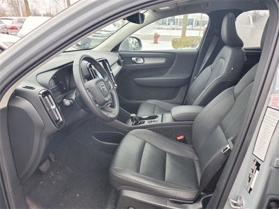 2025 Volvo XC40 B5 Core