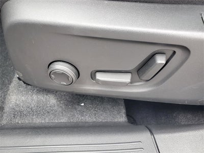 2025 Volvo XC40 B5 Core