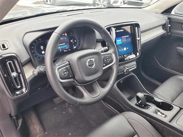 2025 Volvo XC40 B5 Core