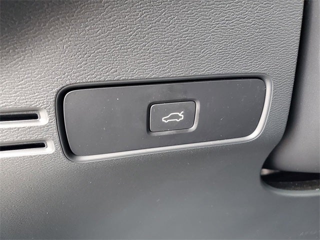 2025 Volvo XC40 B5 Core