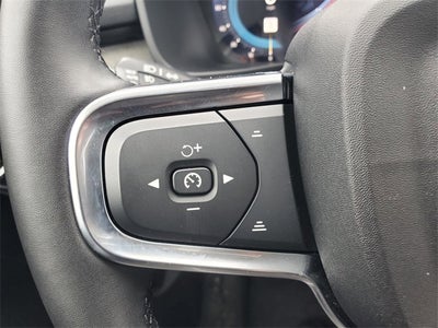 2025 Volvo XC40 B5 Core