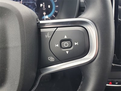 2025 Volvo XC40 B5 Core