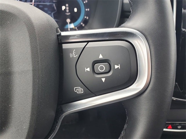 2025 Volvo XC40 B5 Core