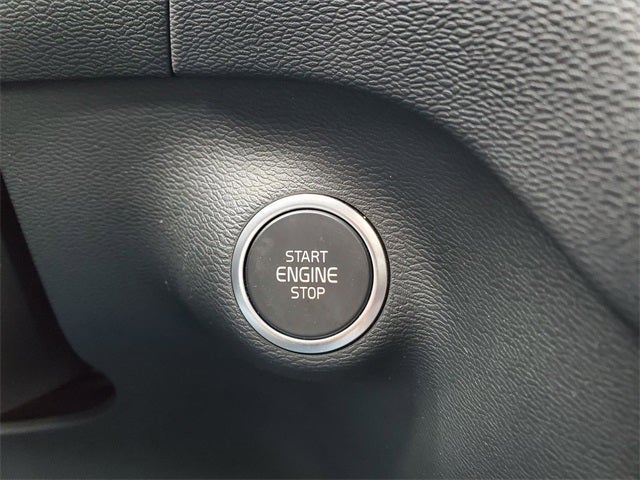 2025 Volvo XC40 B5 Core