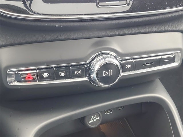 2025 Volvo XC40 B5 Core