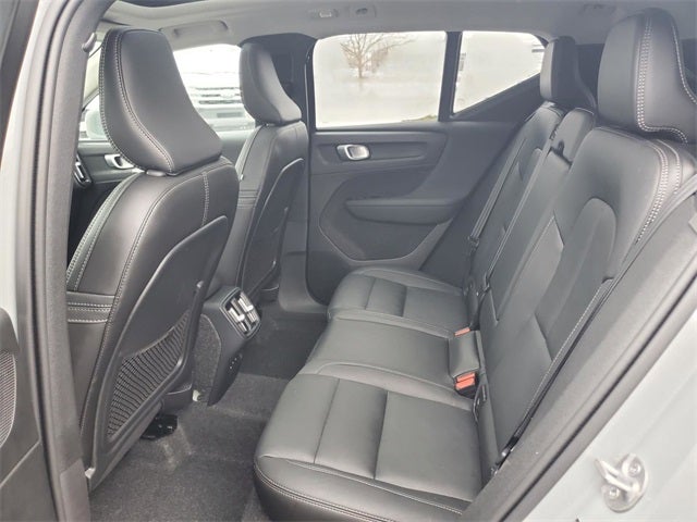 2025 Volvo XC40 B5 Core