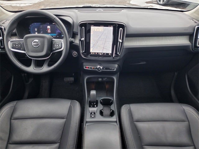 2025 Volvo XC40 B5 Core