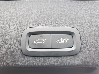 2025 Volvo XC40 B5 Core