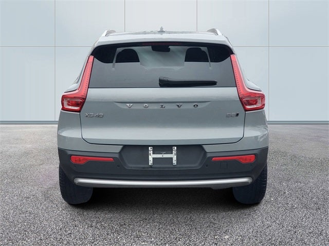 2025 Volvo XC40 B5 Core