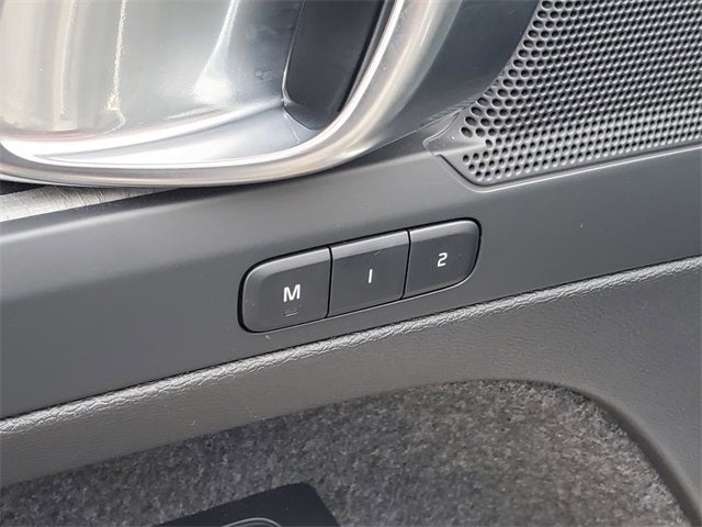 2025 Volvo XC40 B5 Core