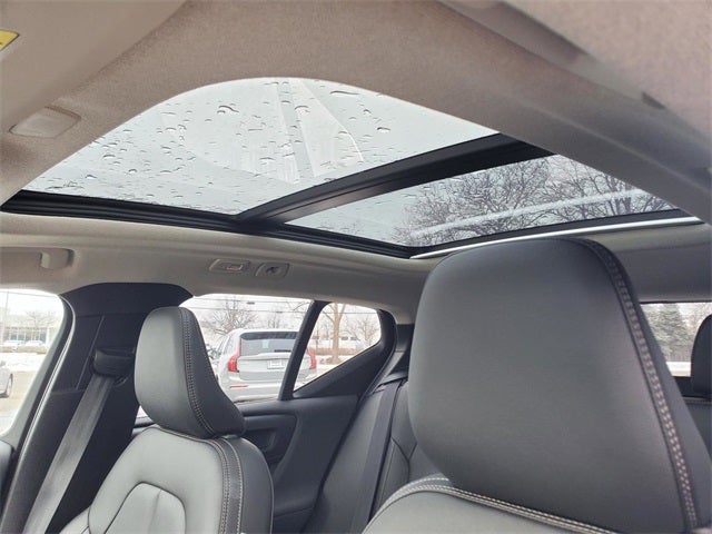 2025 Volvo XC40 B5 Core