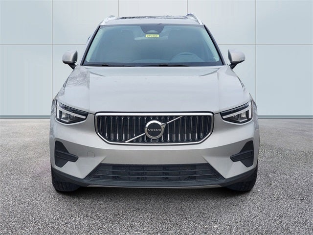2025 Volvo XC40 B5 Core
