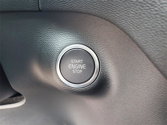 2025 Volvo XC40 B5 Core