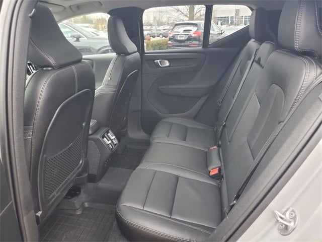 2025 Volvo XC40 B5 Core