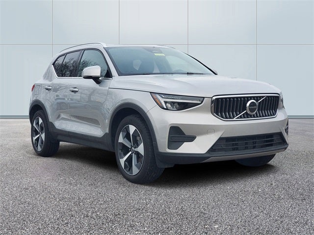 2025 Volvo XC40 B5 Core