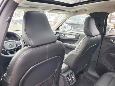 2025 Volvo XC40 B5 Core