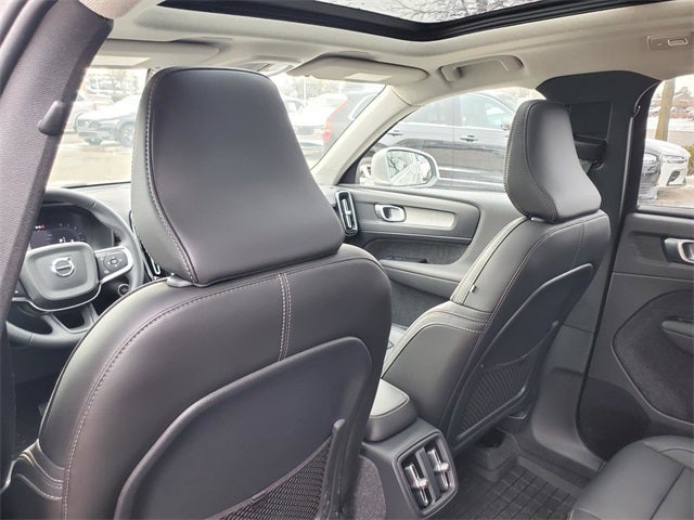 2025 Volvo XC40 B5 Core