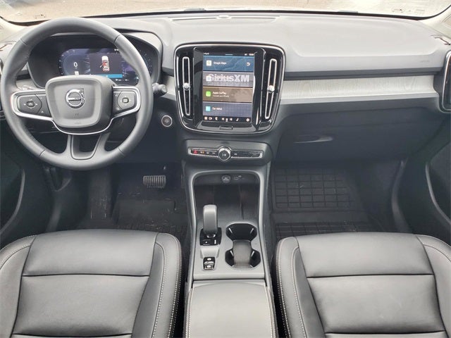 2025 Volvo XC40 B5 Core