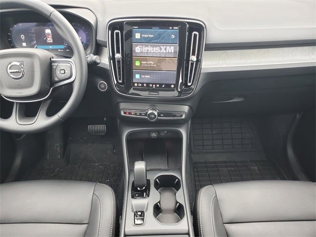 2025 Volvo XC40 B5 Core