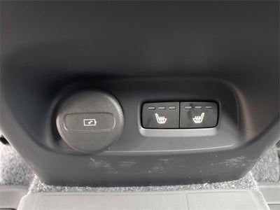 2025 Volvo XC40 B5 Core