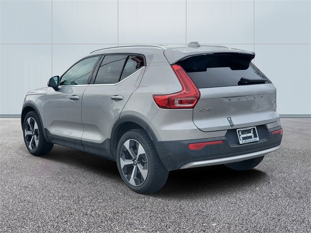 2025 Volvo XC40 B5 Core