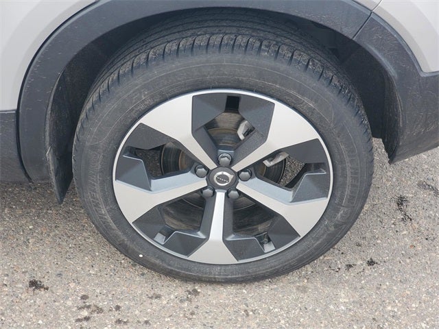 2025 Volvo XC40 B5 Core