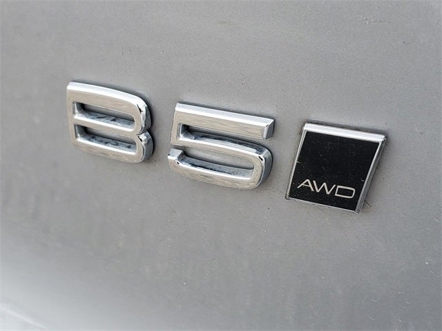 2025 Volvo XC40 B5 Core