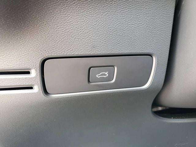 2026 Volvo XC40 B5 Core